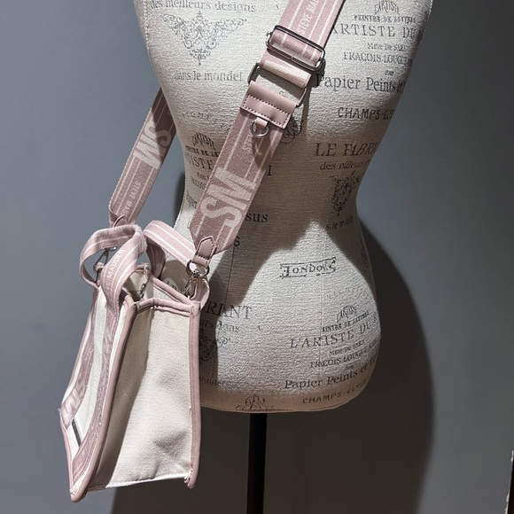 Steve Madden Bwebber Convertible Tote Bag White Pink - Picture 7 of 7